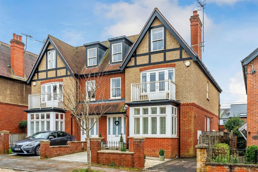 5 bed semi-detached house for saleLonsdale Road, Dorking RH4