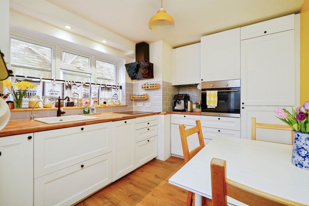 2 bed maisonette for saleMerritt Road, Didcot OX11 photo 2