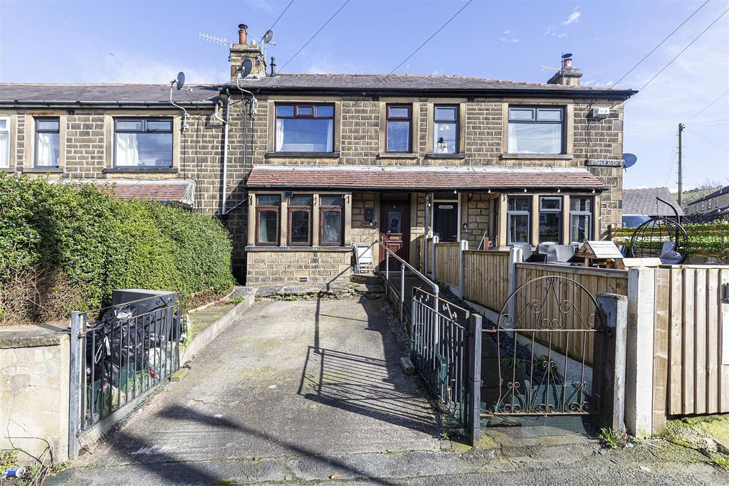 4 bed terraced house for saleNorman Avenue, Elland, Halifax HX5