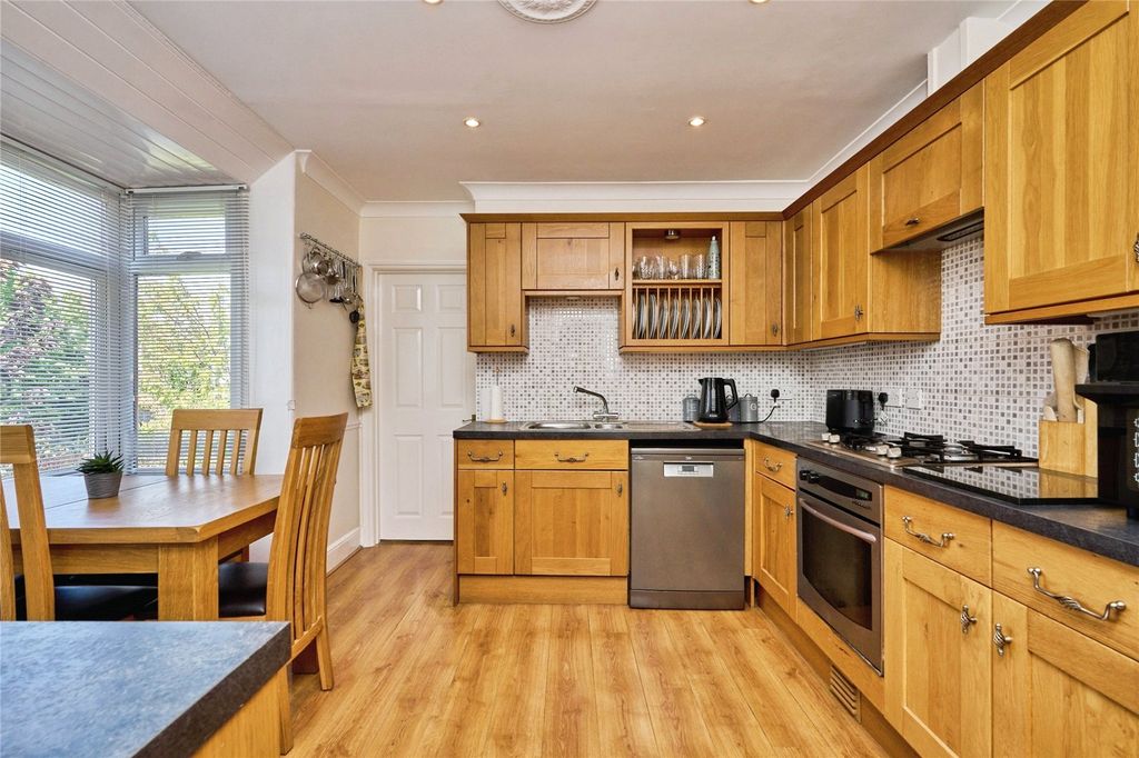Additional image 8 of 2 bed maisonette for saleMill Hill Road, Cowes, Isle Of Wight PO31