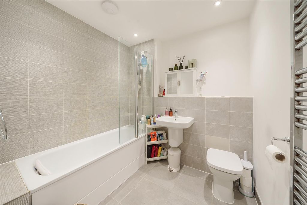 Additional image 9 of 2 bed flat for saleQueenswood Crescent, Englefield Green, Egham TW20