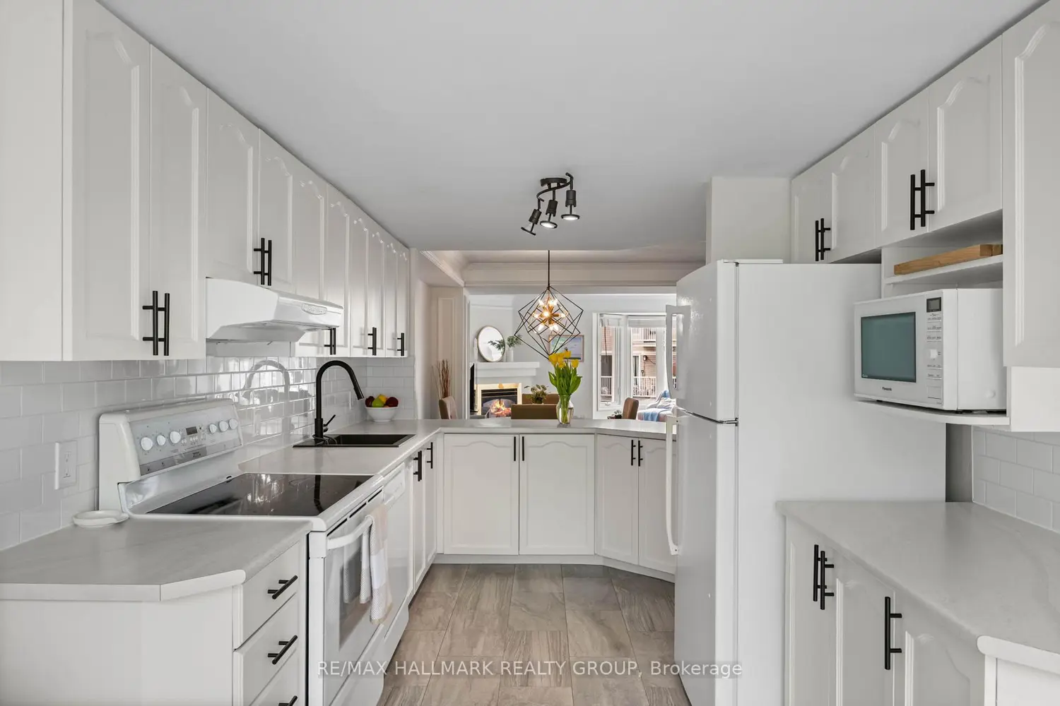 1109 Gablefield Private photo 4