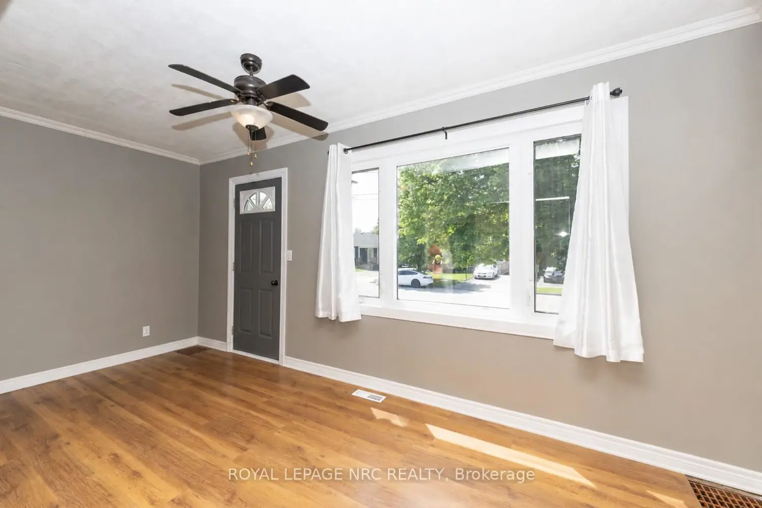 498 Scholfield Avenue photo 5