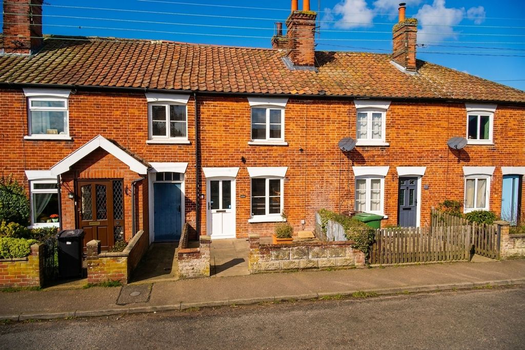 3 bed terraced house for saleMission Road, Diss IP22