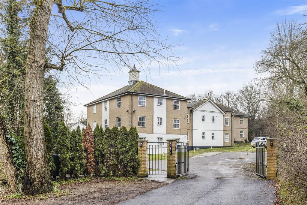 1 bed flat for saleChelmsford Road, Dunmow, Essex CM6