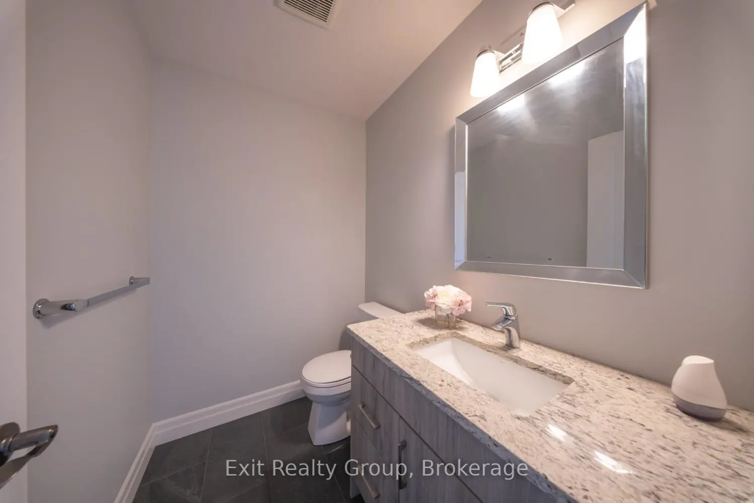 49 Lanark Drive photo 5