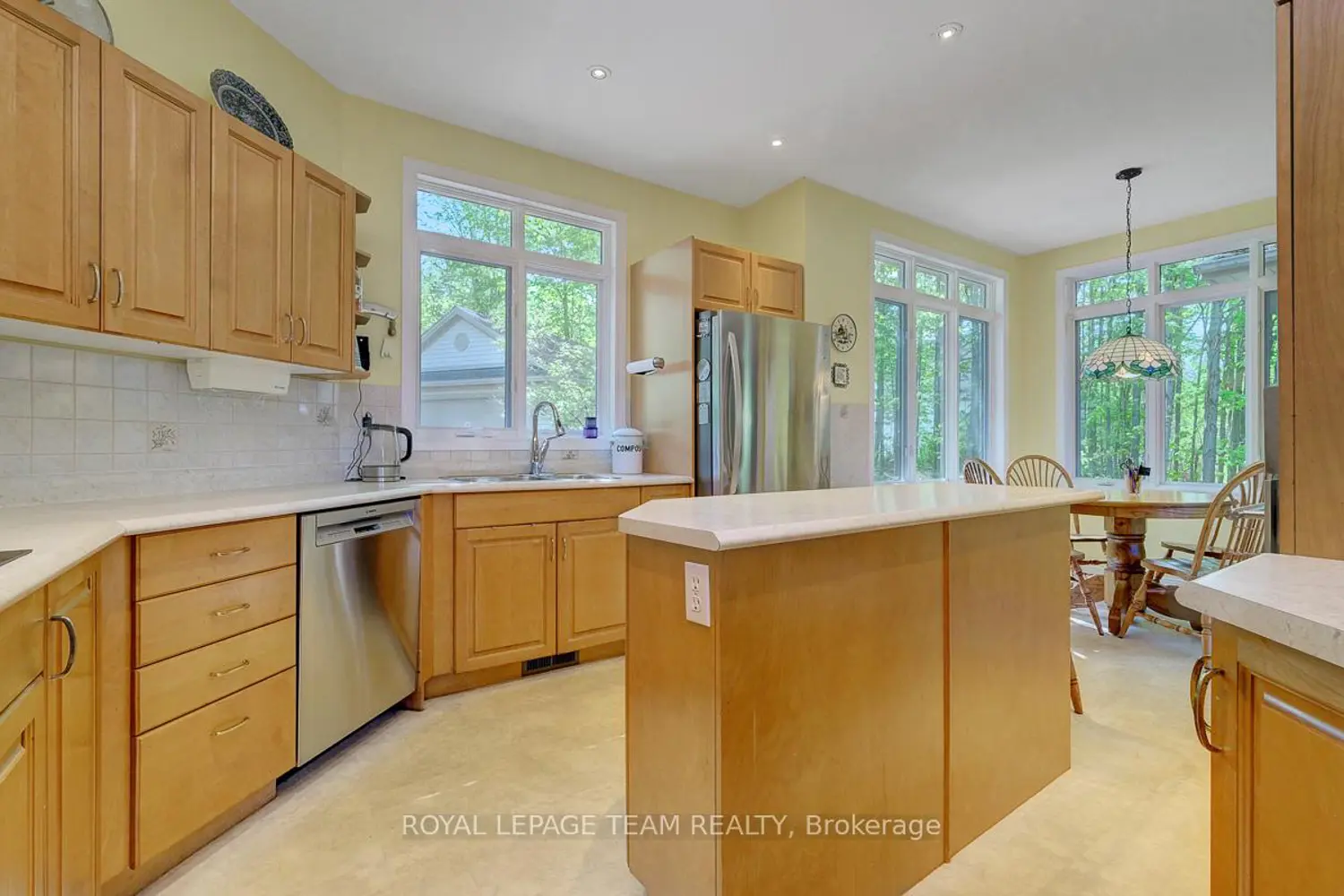 912 Maple Hill Road photo 2