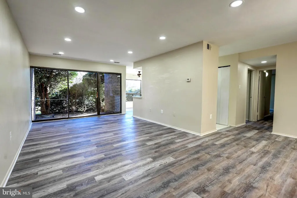 415 Christopher Avenue Unit 11, Gaithersburg, MD 20879 photo 4