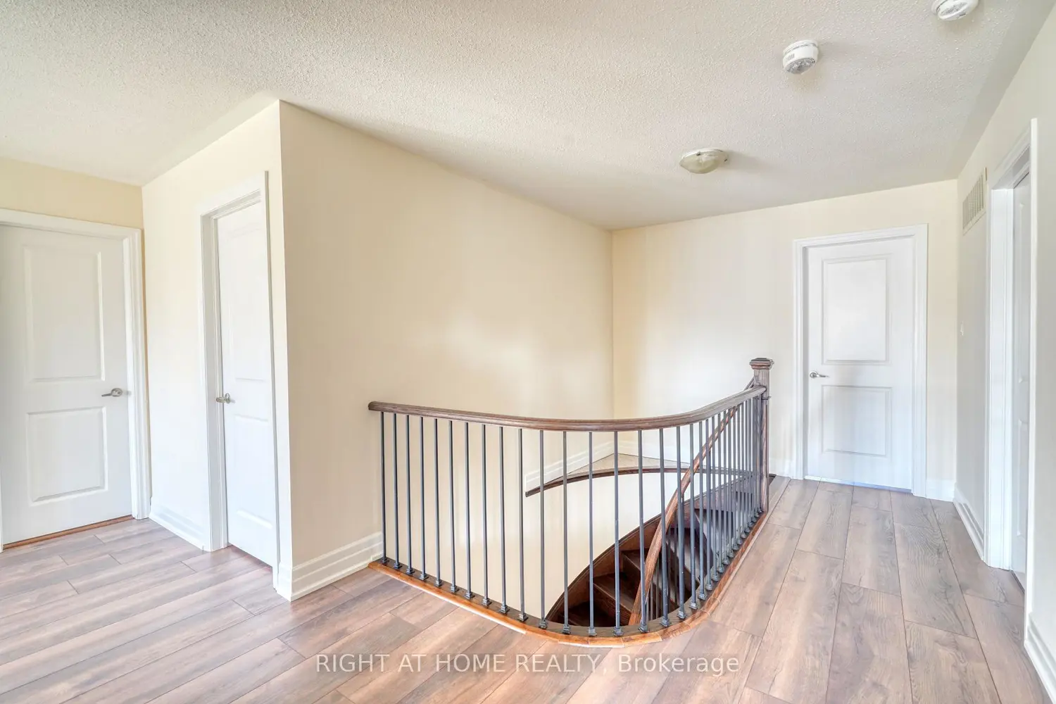 17 Mercury Avenue photo 5