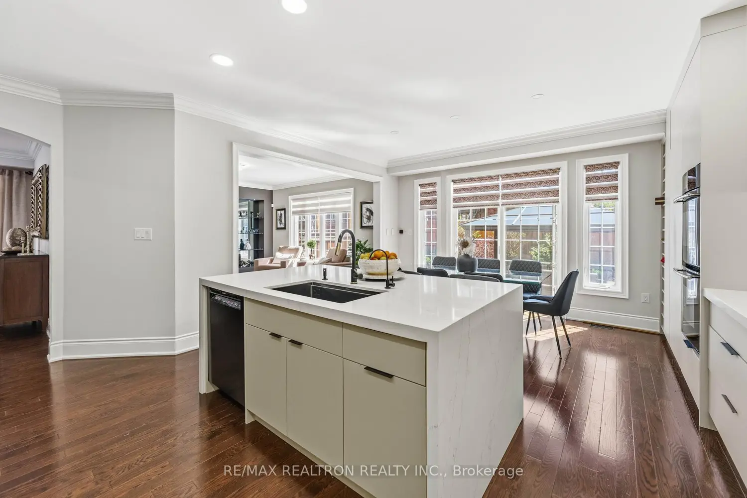 103 Sir Stevens Drive photo 3