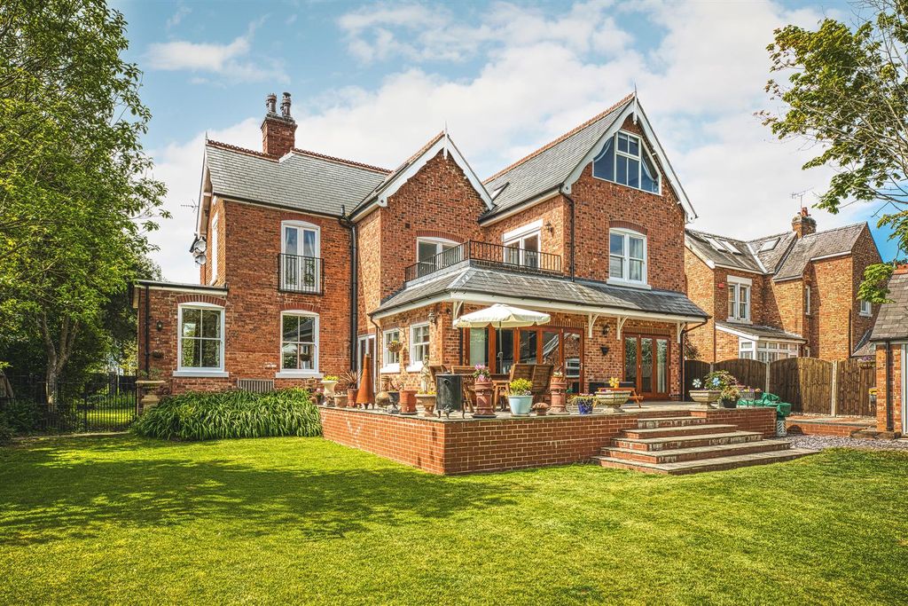 5 bed detached house for saleStation Road, Mickleover, Derby DE3