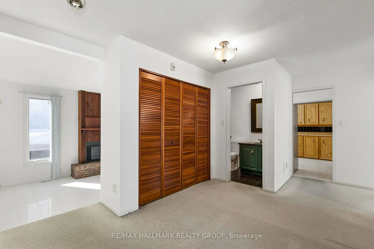 500 Foxview Place photo 3