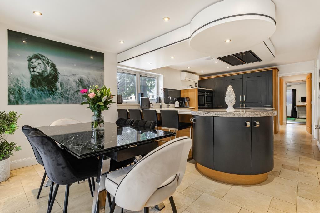 4 bed detached house for saleMerrifield Gardens, Ely CB7 photo 3