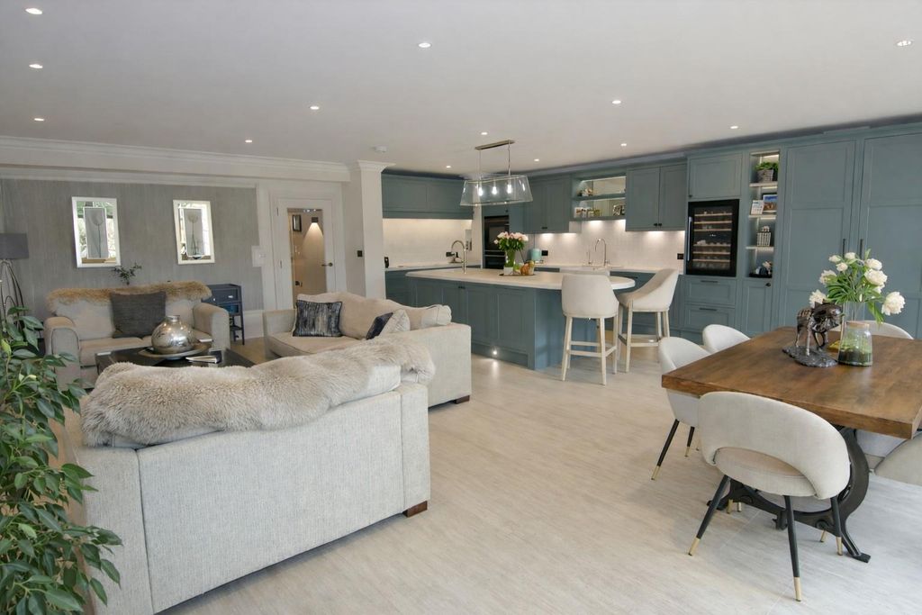 Additional image 3 of 4 bed property for saleNorthcroft Road, Englefield Green, Egham TW20