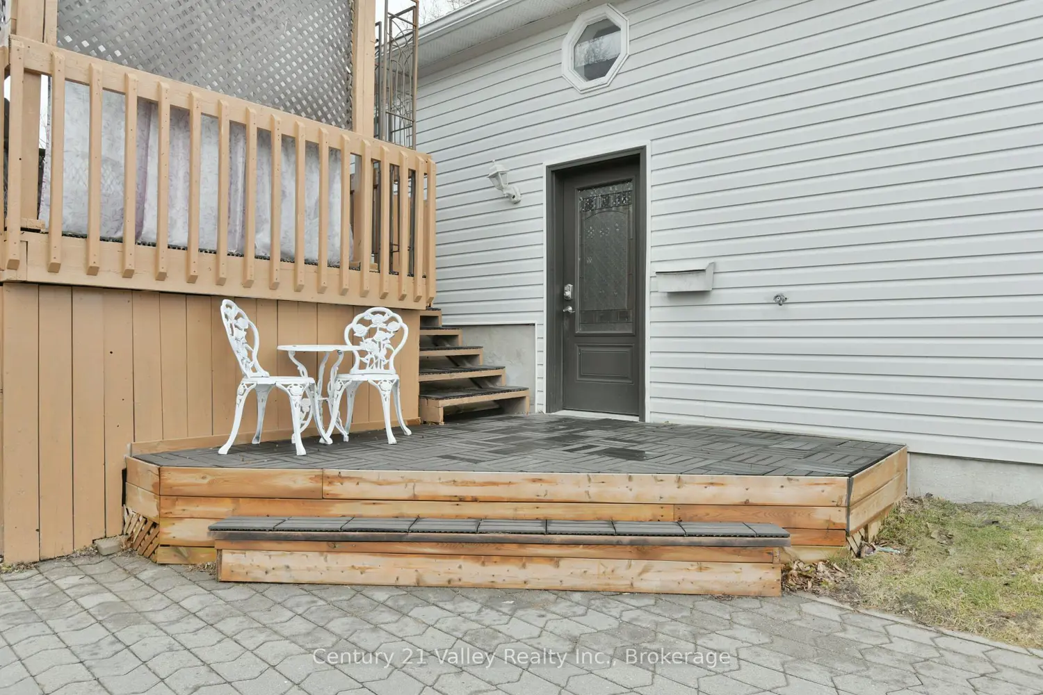 99 Queen Street photo 4