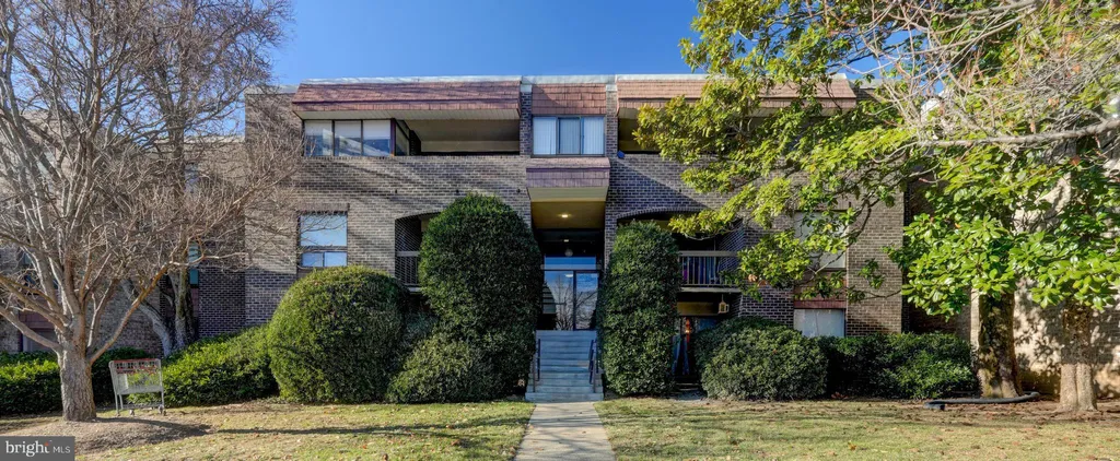 415 Christopher Avenue Unit 11, Gaithersburg, MD 20879 photo 2