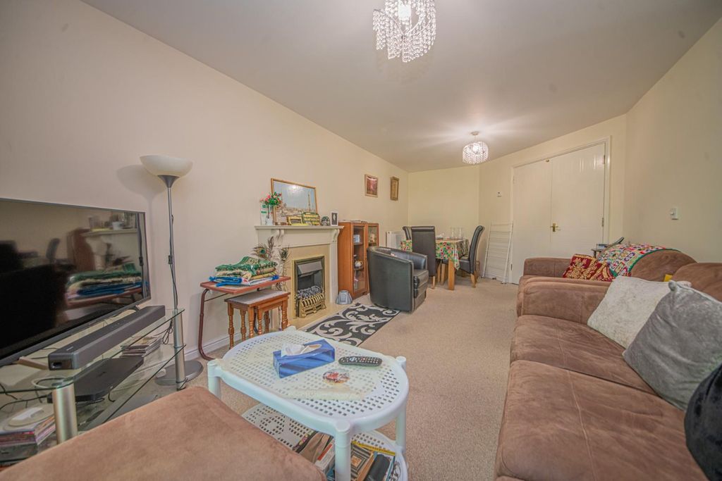 Additional image 3 of 2 bed flat for saleWilliam Panter Court, Eastleigh SO50