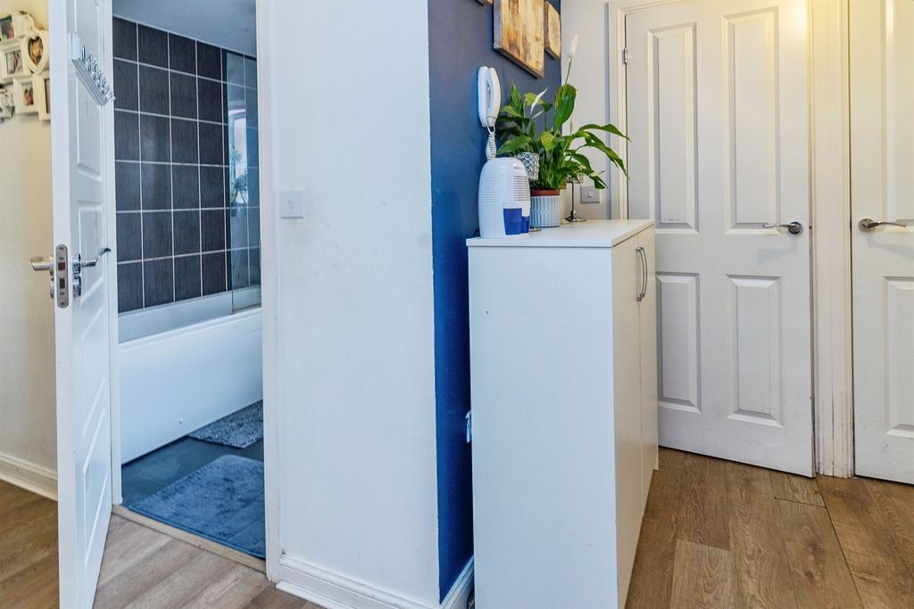 Additional image 14 of 2 bed flat for saleDesign Drive, Dunstable LU6