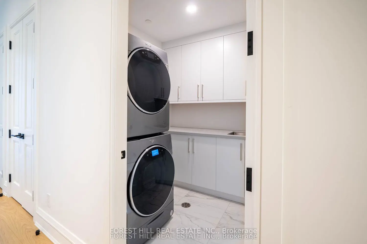 Additional image 16 of 2010 Bathurst Street 6A