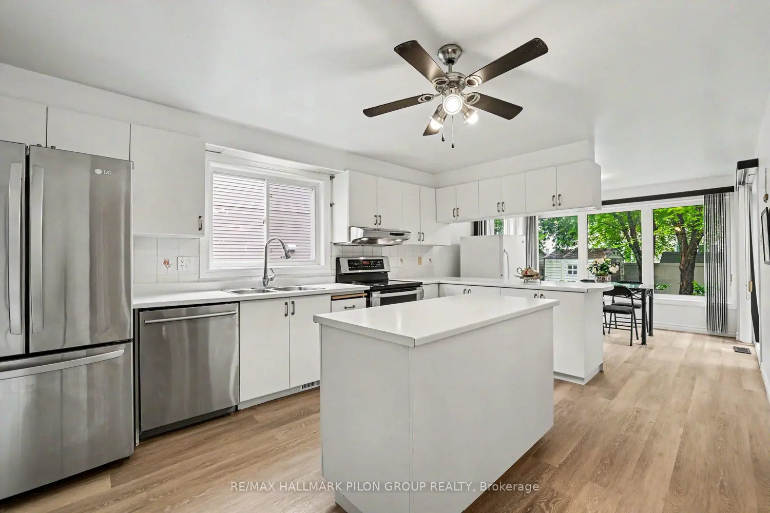 1674 Sansonnet Street photo 4