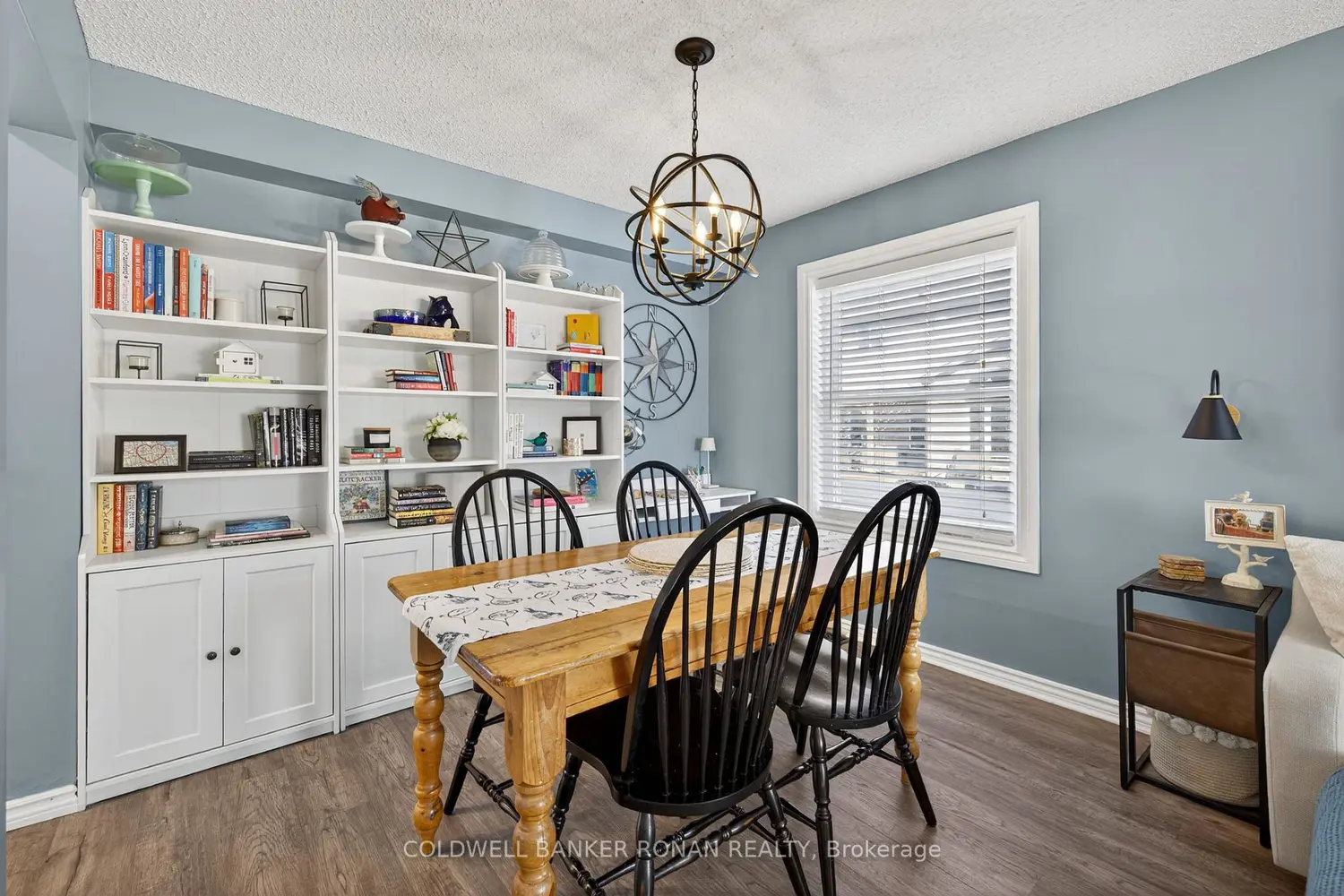 82 Oak Street photo 3