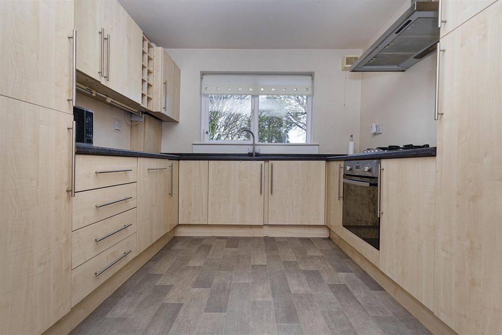 Additional image 13 of 2 bed flat for saleLaund Road, Salendine Nook, Huddersfield HD3