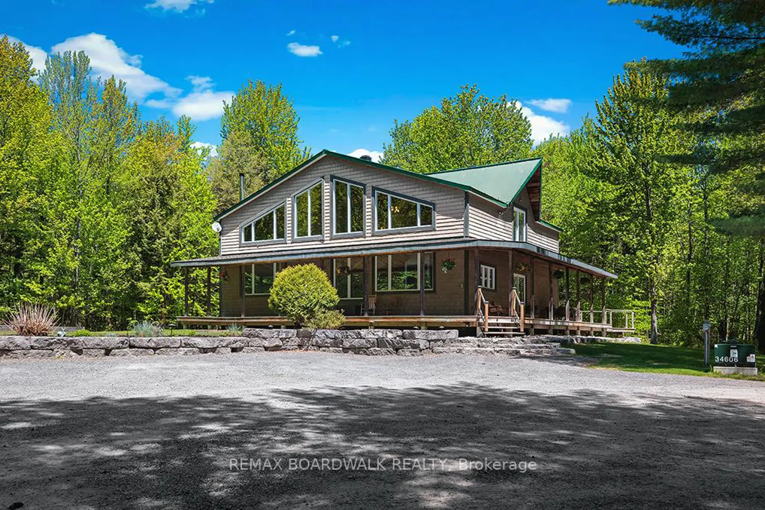 1439 Lacroix Road photo 2