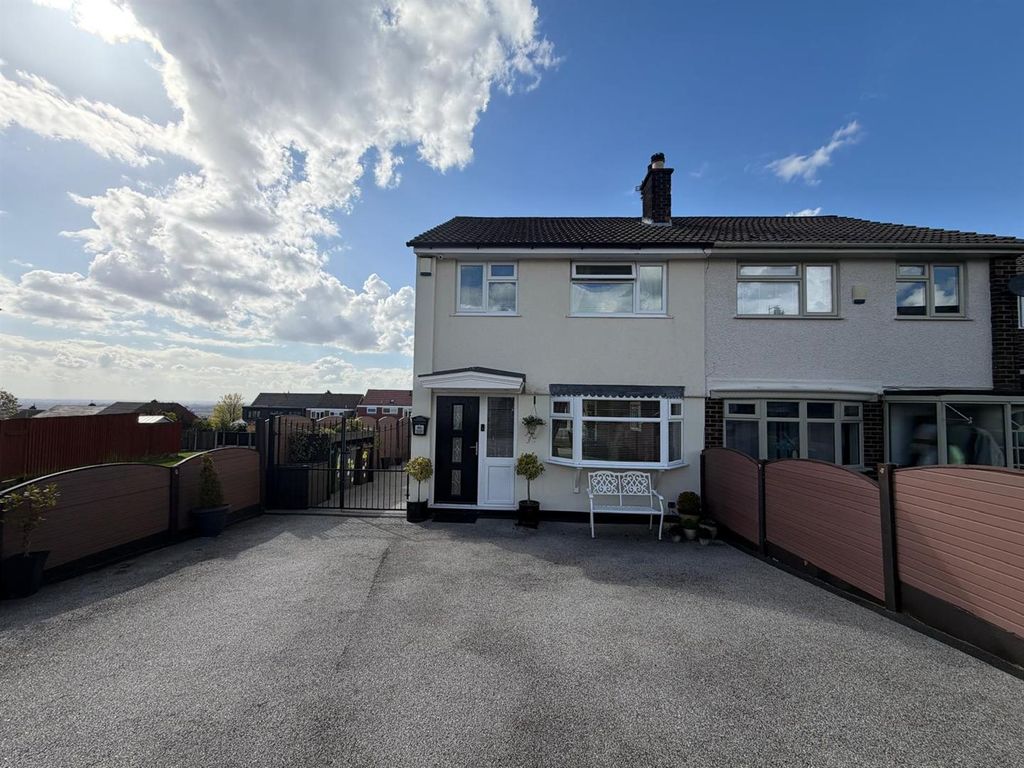 3 bed semi-detached house for saleTennyson Avenue, Dukinfield SK16