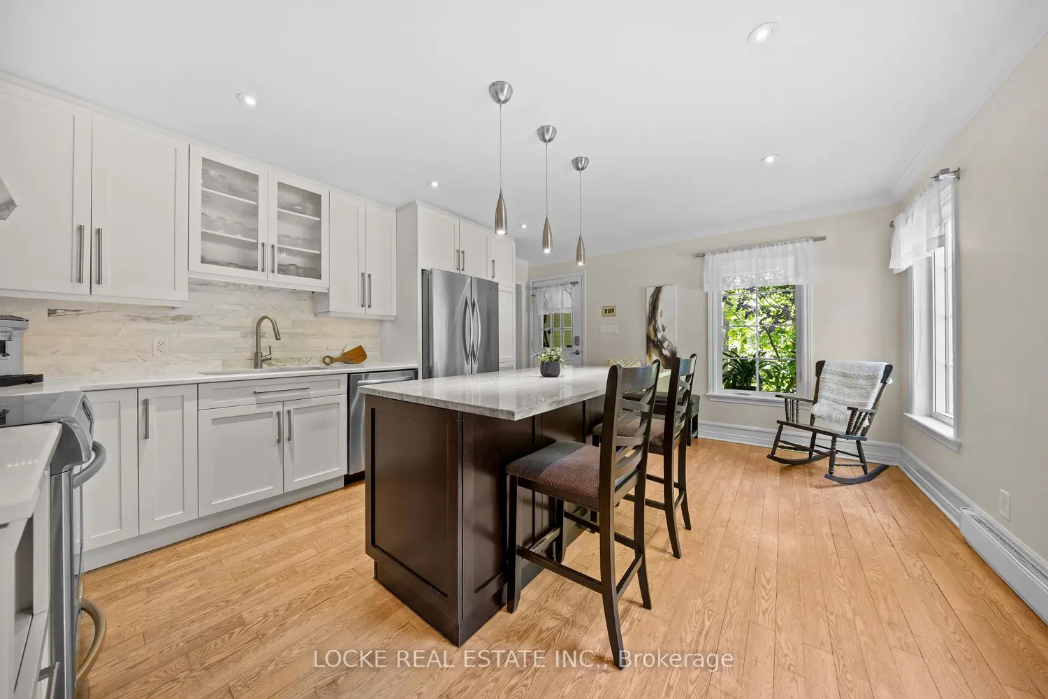 2207 Pleasantview Court photo 2