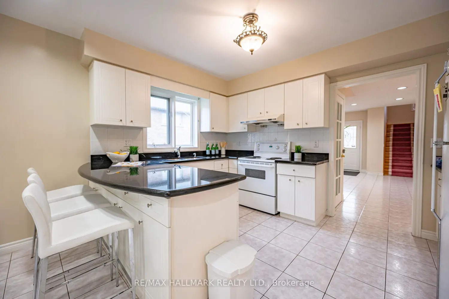 Additional image 9 of 93 Tillie Square
