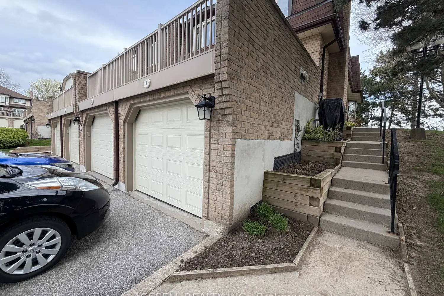 1510 Upper Middle Road 4