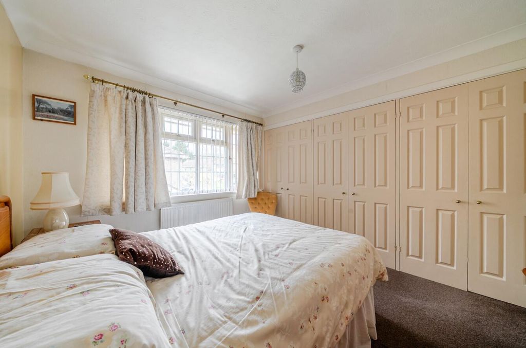 Additional image 6 of 4 bed property for saleBroomhill Way, Boyatt Wood, Eastleigh SO50