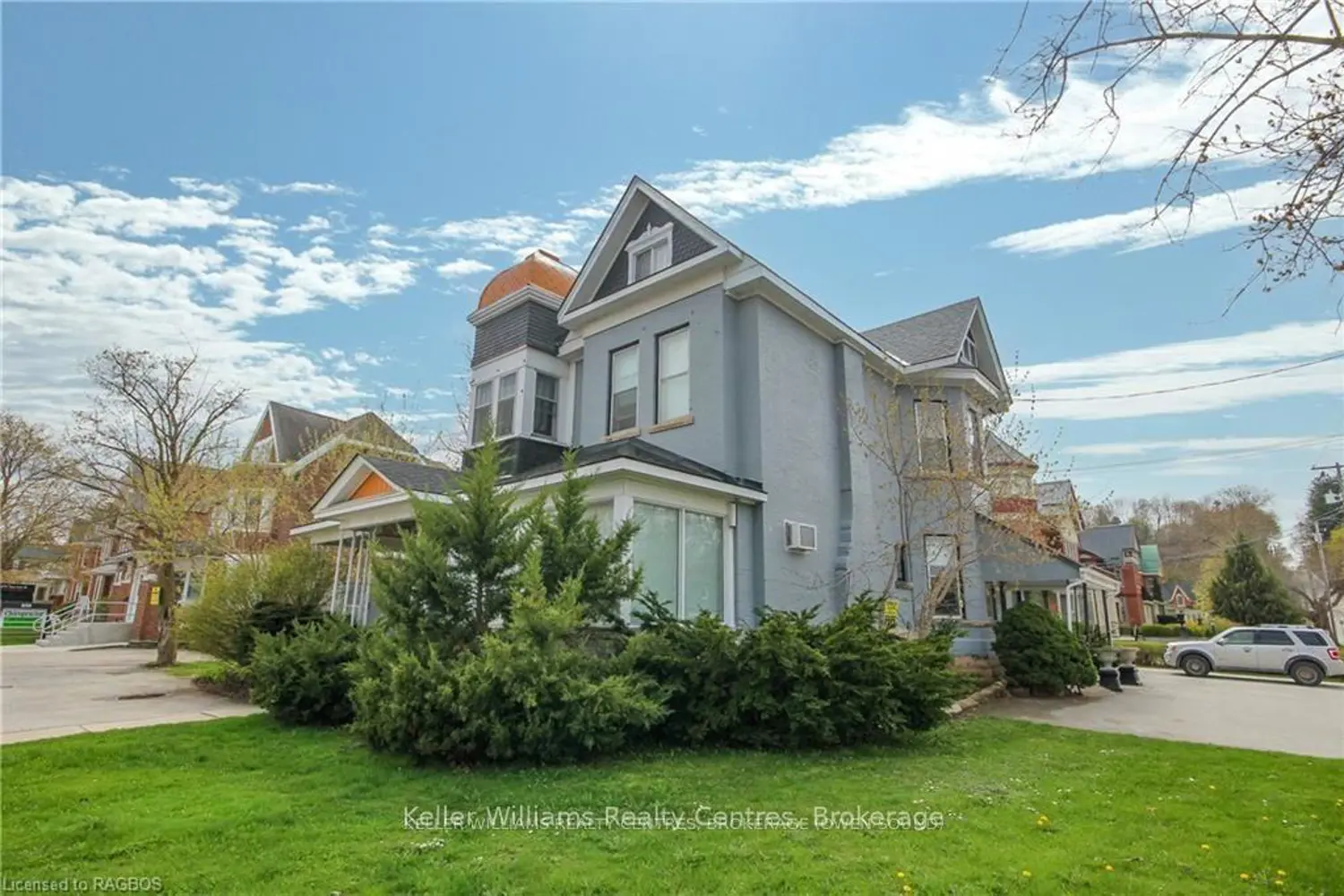 900 2Nd Avenue photo 3