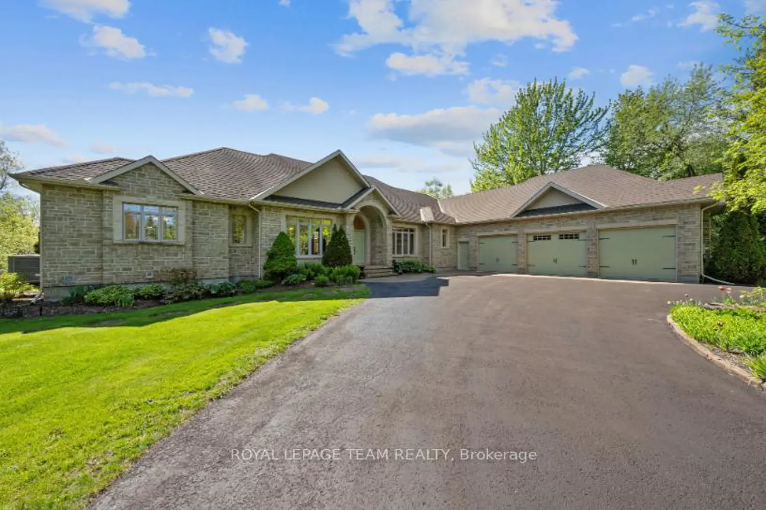 6043 Knights Drive photo 2