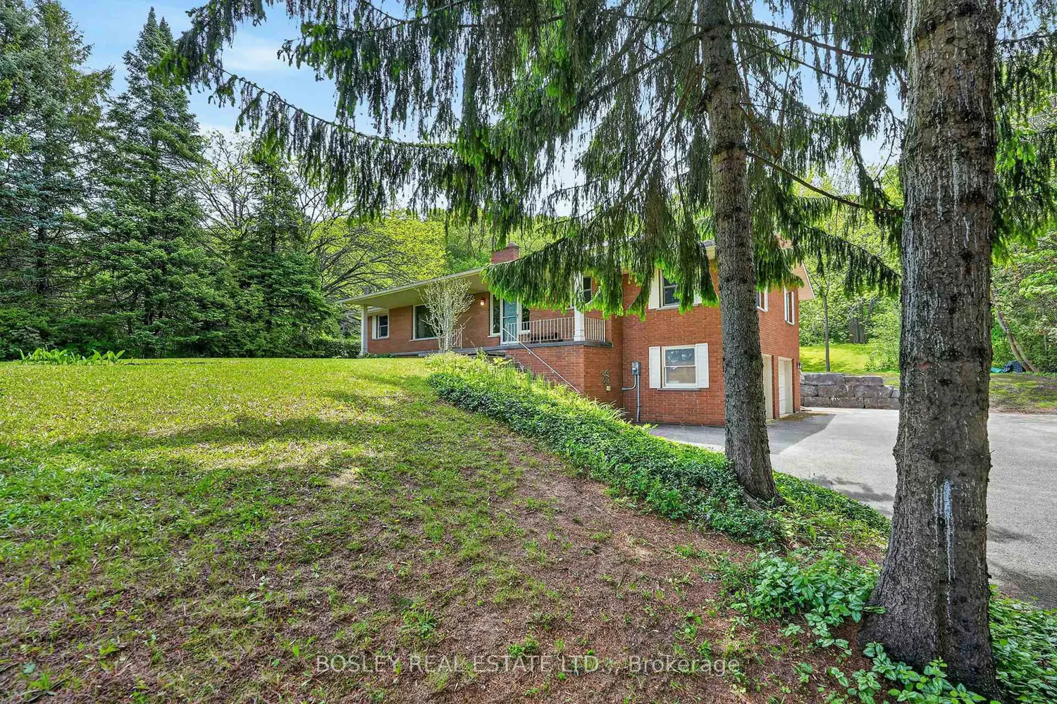 12 Sheppard Crescent photo 2