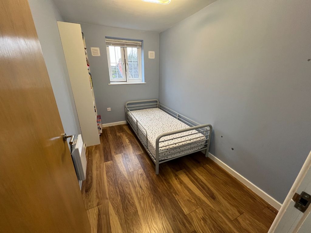 Additional image 8 of 2 bed flat for saleBramley Court, Luton Road, Dunstable LU5