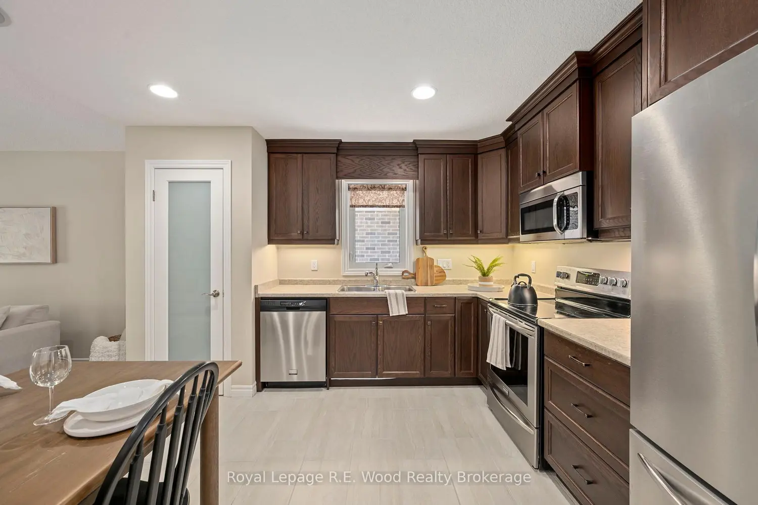 16 Colin Avenue photo 4
