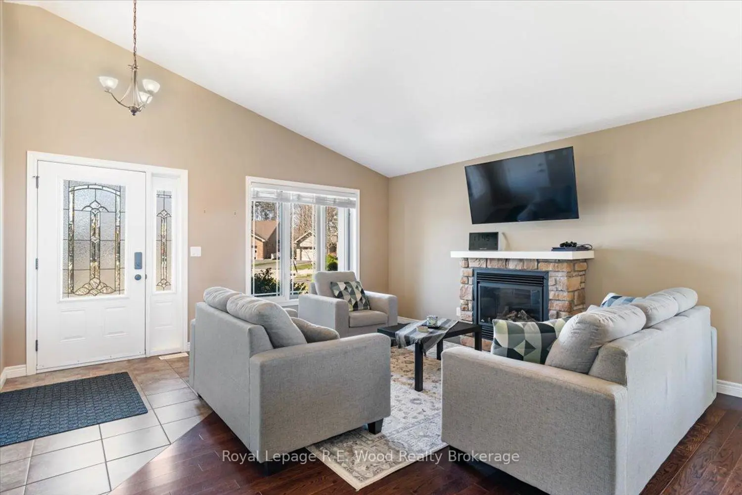 56 Wintergreen Crescent photo 2