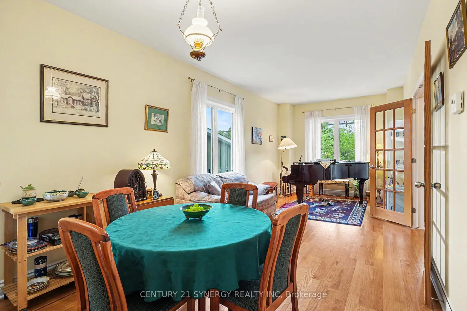 408 Brock Street photo 4