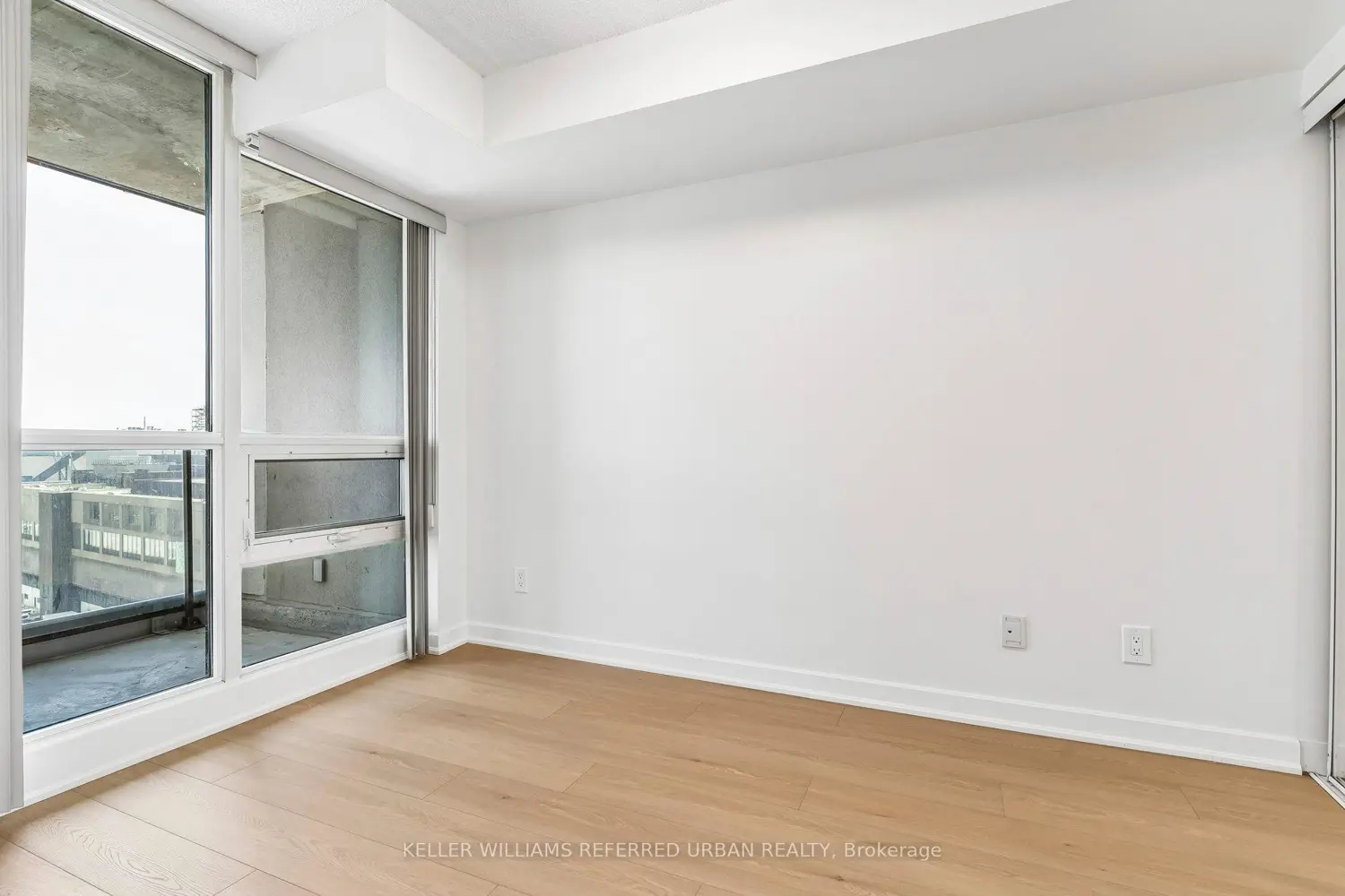 Additional image 16 of 12 Yonge Street 1103