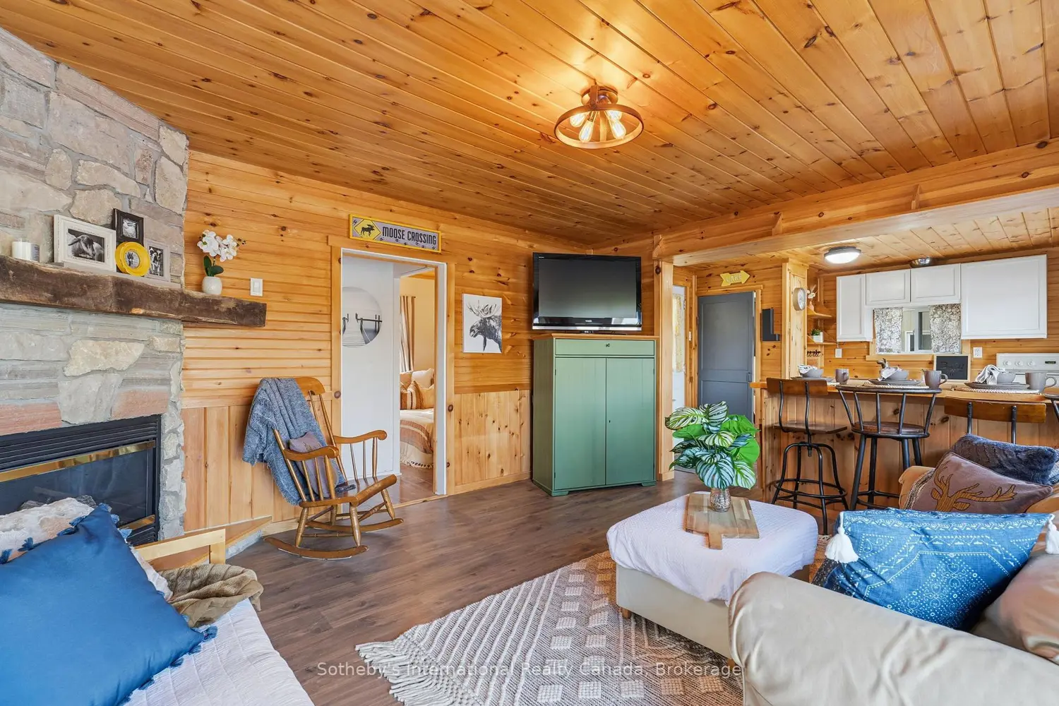 1051 Sanderson Road photo 3