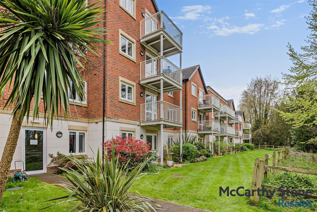 1 bed flat for saleShackleton Place, Bath Road, Devizes, Wiltshire SN10