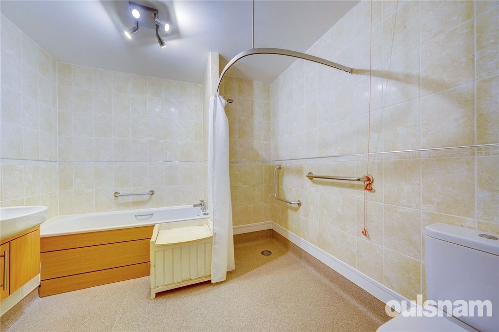 Additional image 10 of 2 bed flat for saleHanbury Road, Droitwich, Worcestershire WR9