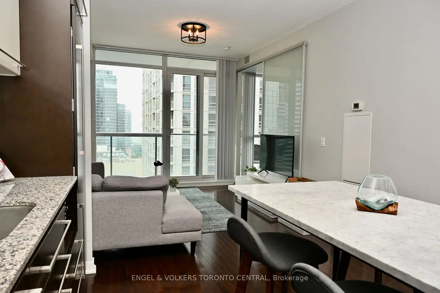 Additional image 9 of 770 Bay Street 2504