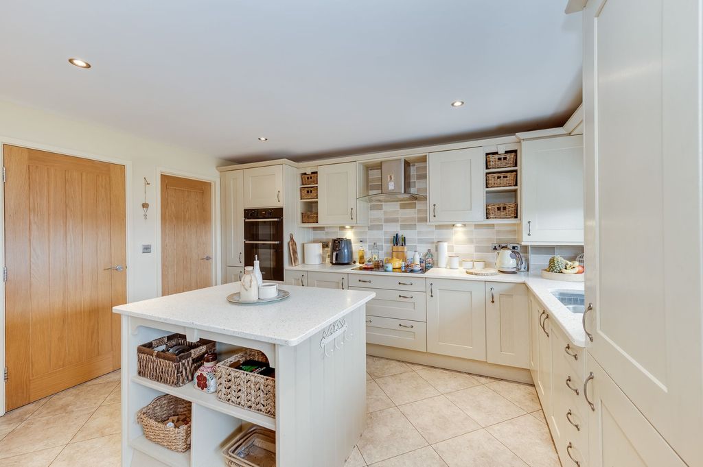 Additional image 7 of 3 bed town house for saleHolmley Lane, Dronfield S18
