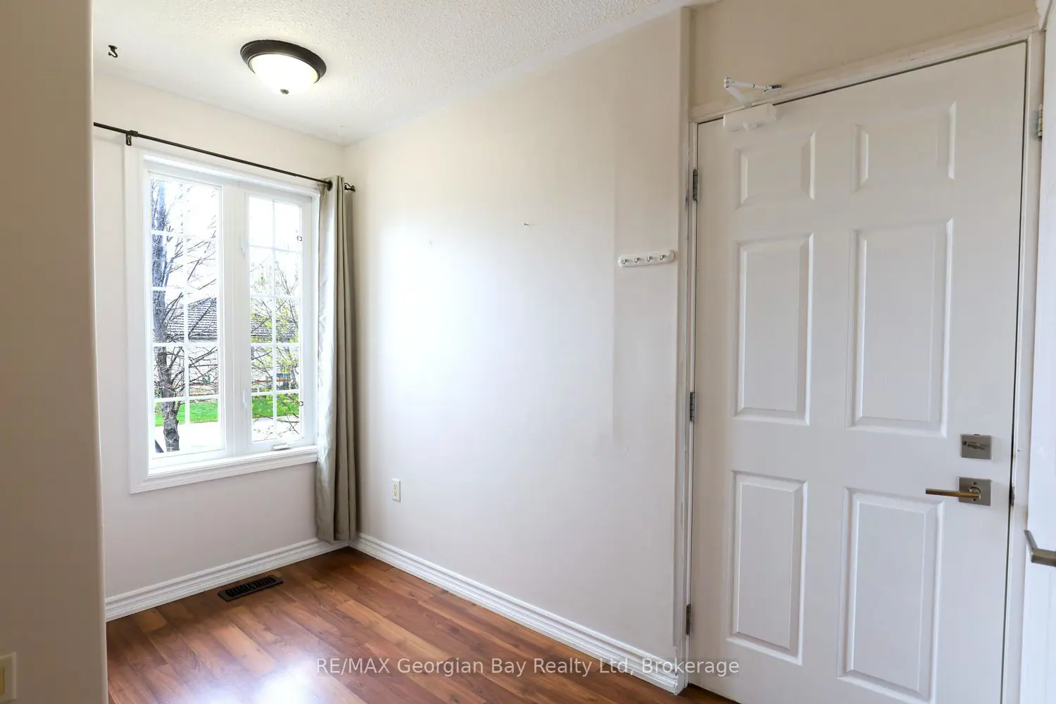 415 Irwin Street photo 3