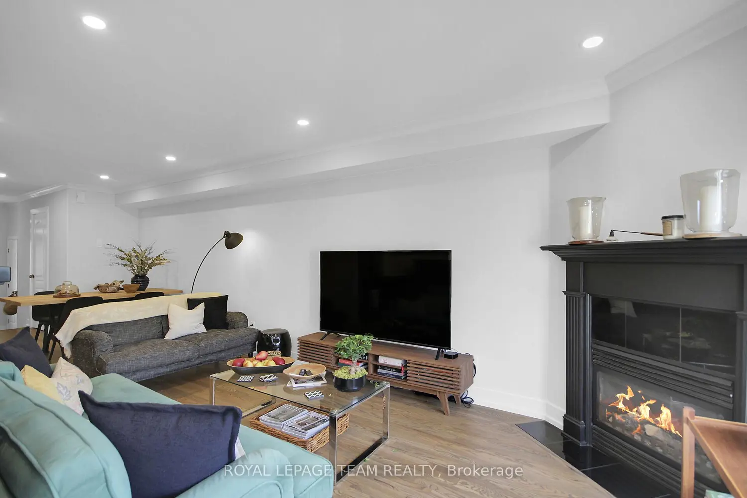 112 Talltree Crescent photo 5