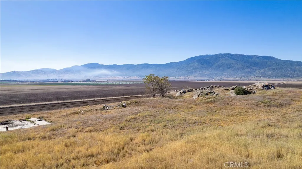 Edward, Tehachapi, CA 93561 photo 4