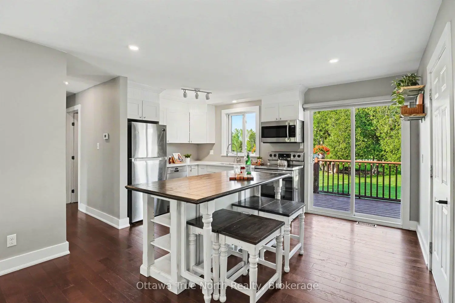 541 Mclachlan Road photo 4
