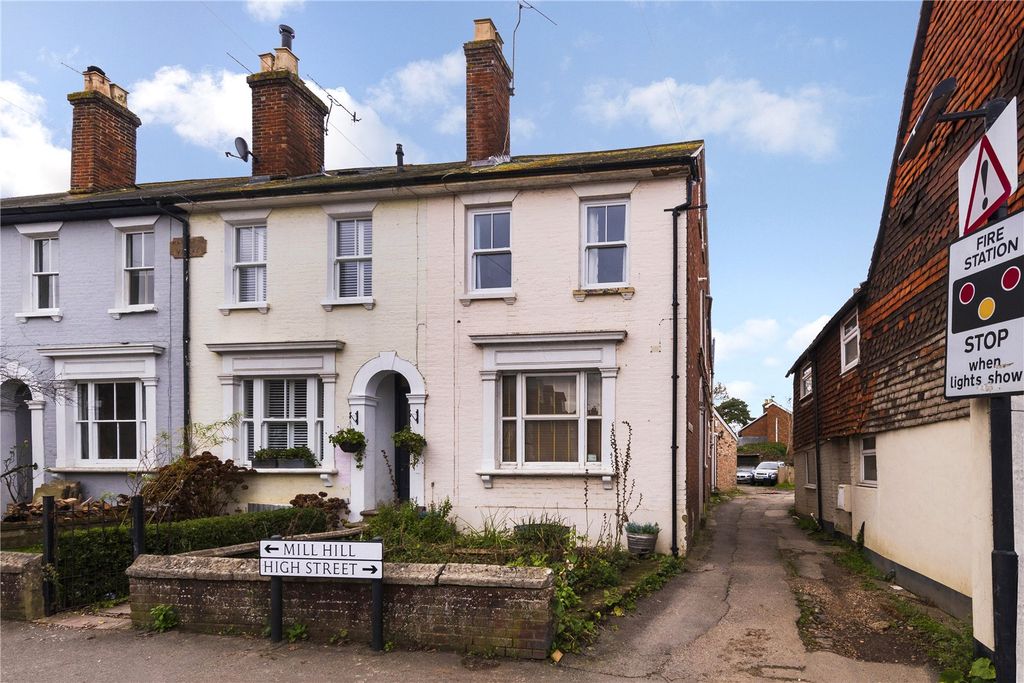3 bed maisonette for saleKatharine Villas, Edenbridge, Kent TN8